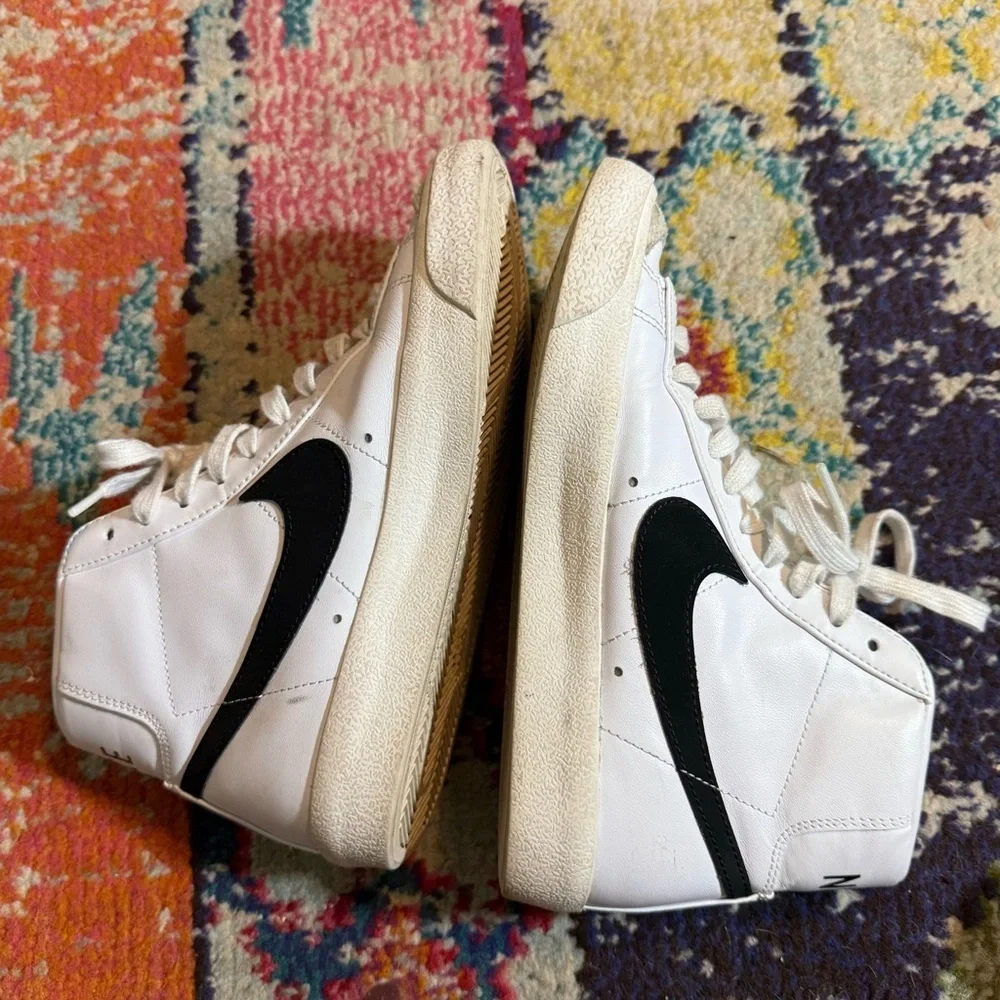 Nike blazers White and Black High-Top Sneakers size 6.5